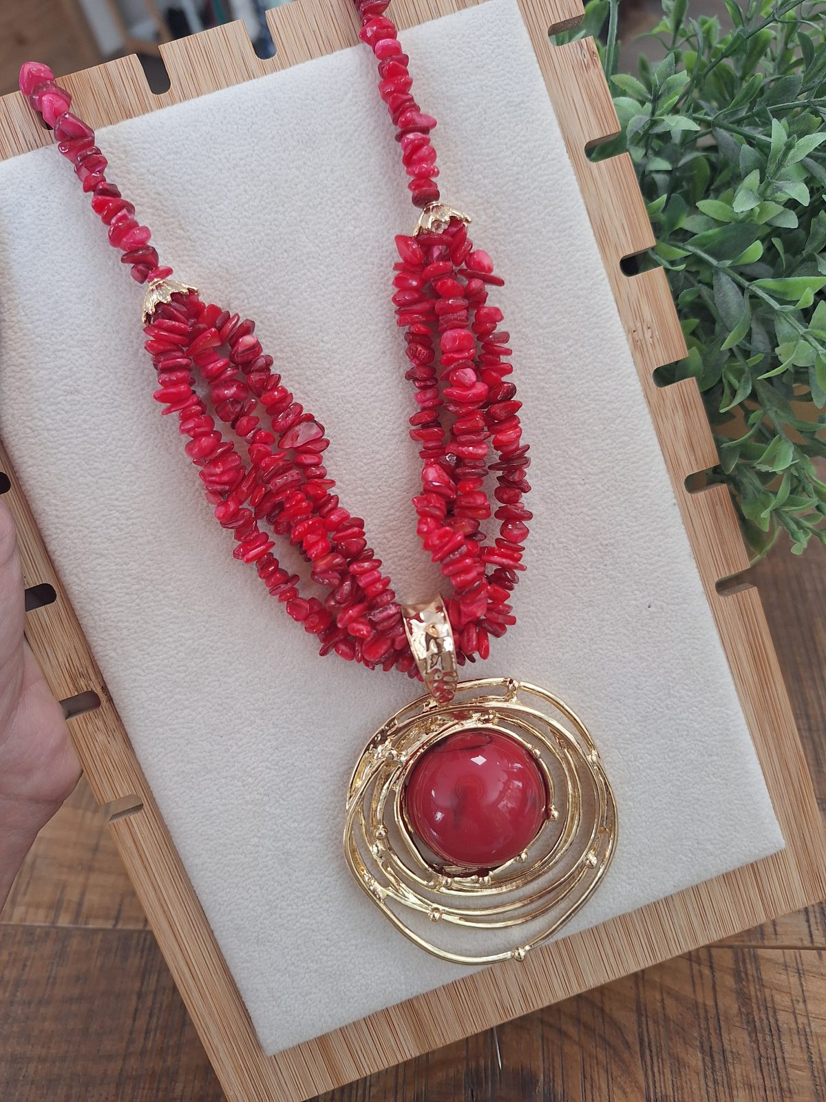 Collar Medallón Piedras Rojo