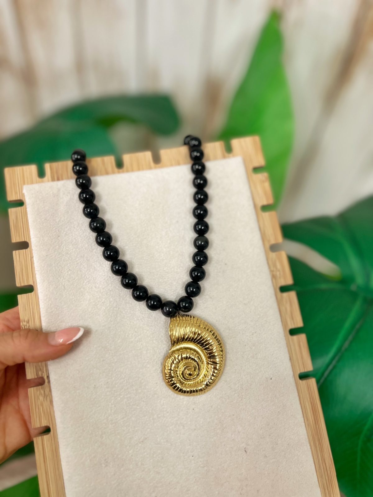 Collar Piedras Nautilus Negro